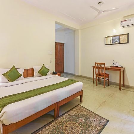 Treebo Trip The Nest Corporate Hotel Greater Noida Bagian luar foto