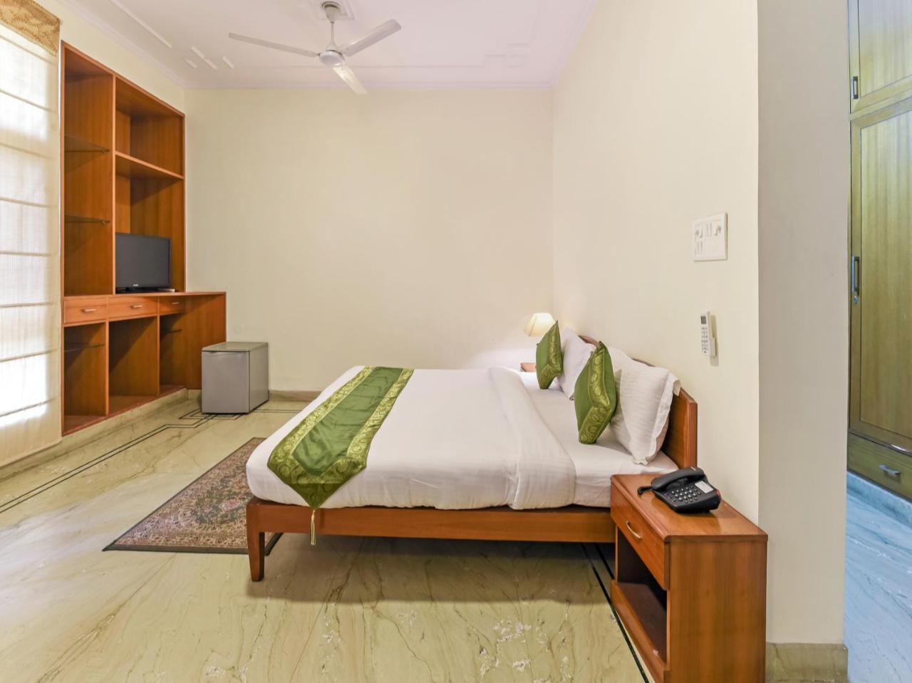 Treebo Trip The Nest Corporate Hotel Greater Noida Bagian luar foto