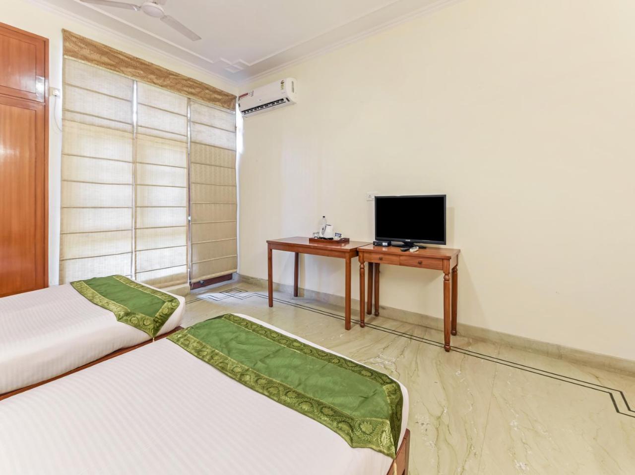 Treebo Trip The Nest Corporate Hotel Greater Noida Bagian luar foto