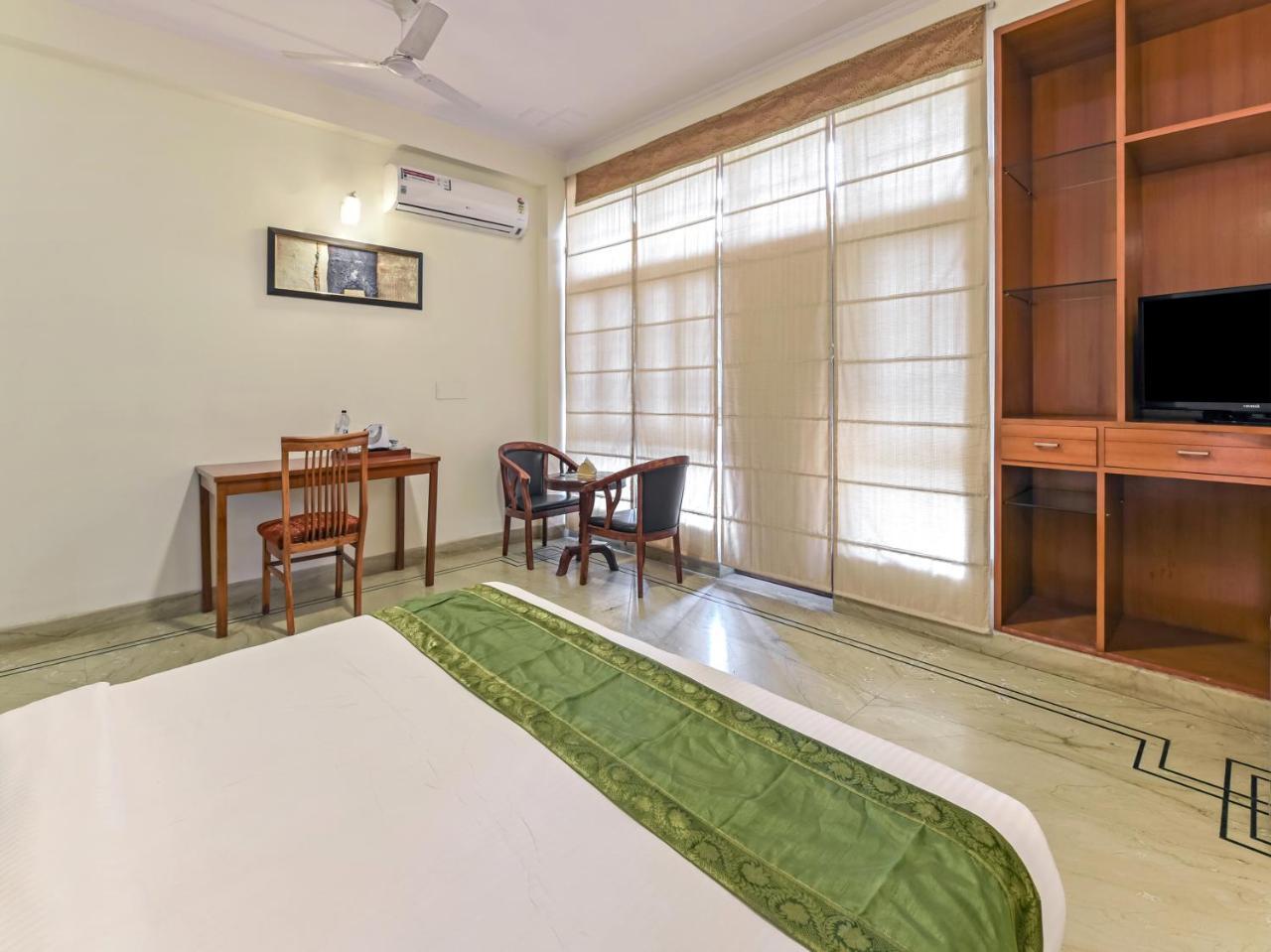 Treebo Trip The Nest Corporate Hotel Greater Noida Bagian luar foto